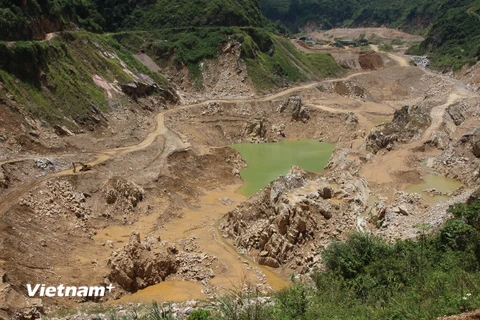 [Photo] Những ngọn núi, dòng suối bị tàn phá do khai thác khoáng sản