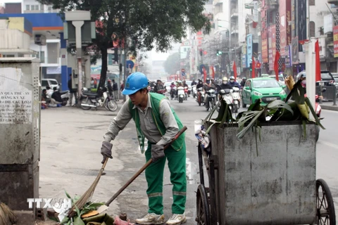 Hà Nội triển khai “Tháng vệ sinh, tiêu độc, khử trùng môi trường”. (Nguồn ảnh: TTXVN)