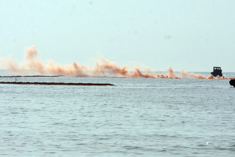 Đà Nẵng diễn tập ứng phó sự cố tràn dầu trên biển. (Nguồn ảnh: TTXVN)
