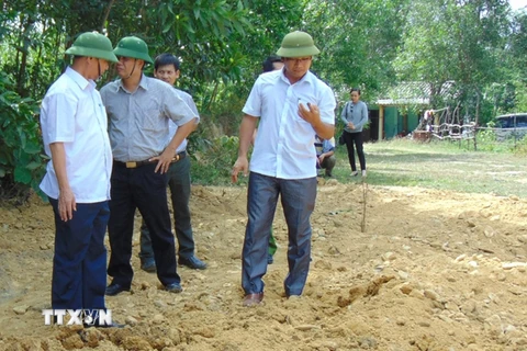 Phát hiện 100 tấn chất thải của công ty Formosa Hà Tĩnh được chôn lấp trái phép. (Nguồn ảnh: TTXVN)