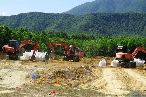 Hiện trường trang trại của ông Lê Quang Hòa (phường Kỳ Trinh, thị xã Kỳ Anh), nơi chôn lấp chất thải của Công ty Formosa Hà Tĩnh. (Ảnh: Phan Quân/TTXVN)