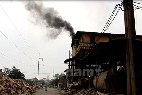 Ô nhiễm môi trường tại làng nghề sản xuất giấy Phong Khê, tỉnh Bắc Ninh. (Ảnh: Hùng Võ/Vietnam+) 