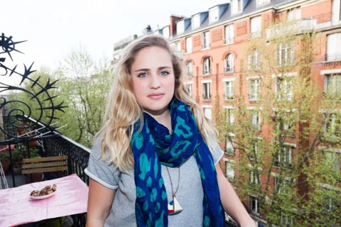 Caroline Van Renterghem, cô gái thiết kế chiếc khăn quàng đầu tiên có khả năng chống ô nhiễm trên thế giới. (Nguồn ảnh: Wair)