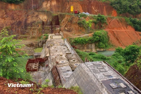 Dự án Thủy điện Hoa Thám được khởi công từ năm 2007, trong đó 70% sử dụng vốn vay của Chi nhánh Ngân hàng Phát triển tỉnh Cao Bằng, hiện dự án đang bỏ hoang. (Ảnh: Hùng Võ/Vietnam+)