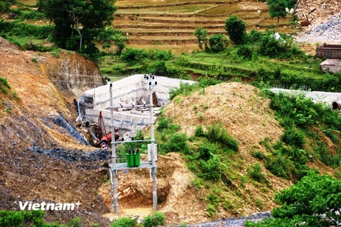 Dự án Thủy điện Suối Mu xây dựng tại khu vực Thác Mu, huyện Lạc Sơn, tỉnh Hòa Bình. (Ảnh: H.V/Vietnam+)