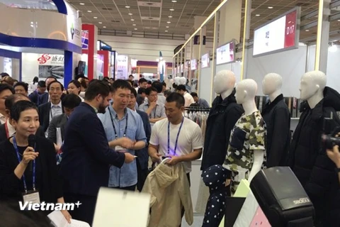 Hội chợ triển lãm dệt may quốc tế lần thứ 17 diễn ra tại Seoul, Hàn Quốc. (Ảnh: Hùng Võ/Vietnam+)