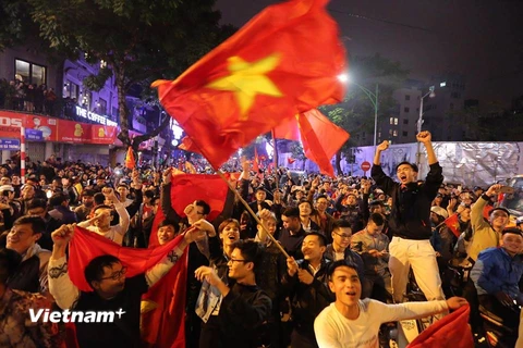 Người dân xuống đường mừng chiến thắng lịch sử của U23 Việt Nam (Ảnh: Lê Minh Sơn/Vietnam+)