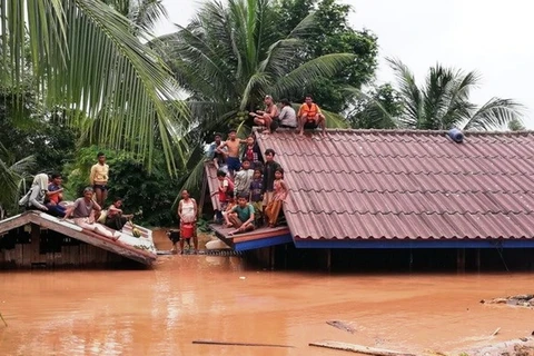 Cảnh ngập lụt sau khi đập thủy điện ở tỉnh Attapeu, Lào bị vỡ. (Nguồn: THX/TTXVN)