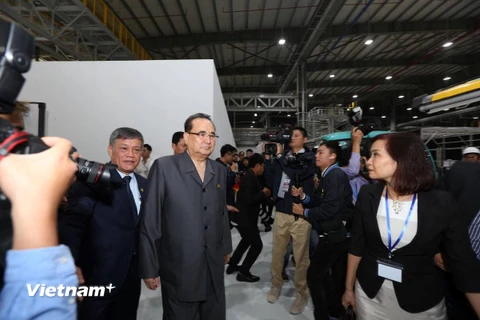 Phó chủ tịch Đảng Lao động Triều Tiên thăm quan nhà máy VinFast