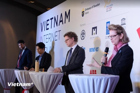 Các đại biểu chia sẻ tại buổi họp báo giới thiệu về Diễn đàn Internet Việt Nam 2019. (Ảnh: P.V/Vietnam+)