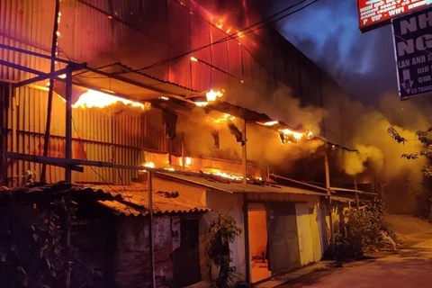 Hiện trường vụ cháy Công ty Bóng đèn phích nước Rạng Đông. (Nguồn ảnh: Vietnam+)