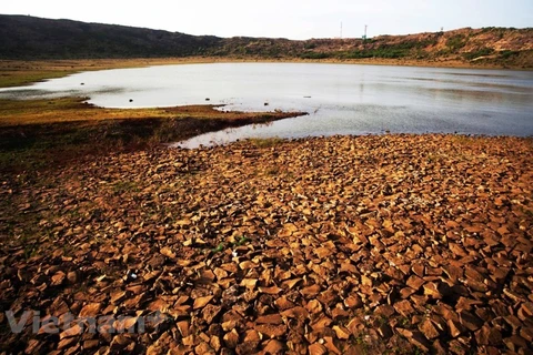 Sụt lún nền đất, khai thác nước ngầm quá mức đang diễn ra phổ biến ở Đồng bằng sông Cửu Long. (Ảnh minh họa. Nguồn: TTXVN)