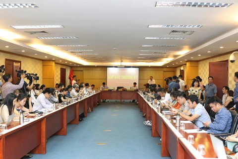 Toàn cảnh buổi họp báo thường kỳ quý 2/2020 của Bộ Tài nguyên và Môi trường. (Ảnh: HV/Vietnam+)
