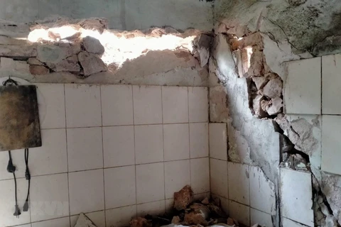 Một nhà ở của người dân xã Hua Păng, huyện Mộc Châu, tỉnh Sơn La bị thiệt hại. (Ảnh: TTXVN phát)