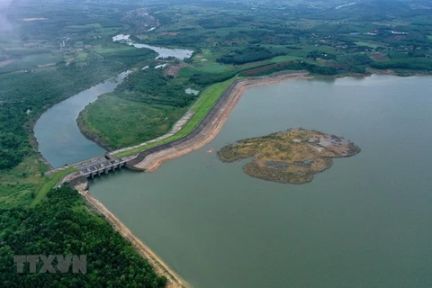Dung tích hồ thủy điện Sông Hinh sẵn sàng tham gia cắt lũ. (Ảnh: Ngọc Hà/TTXVN)