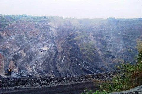 Một góc khu vực khai trường của Mỏ than Phấn Mễ. (Ảnh: HV/Vietnam+)
