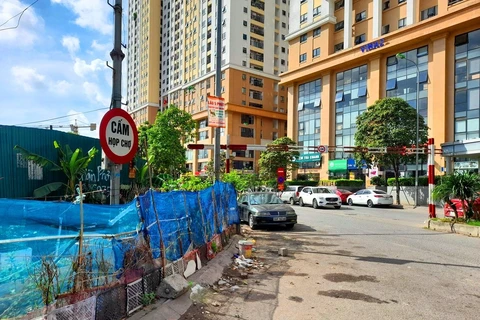 Khu chợ cóc ở trong khu đô thị mới Kim Văn Kim Lũ đã bị "giải tỏa," cấm hoạt động. (Ảnh: HV/Vietnam+)