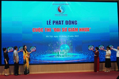 Phát động Cuộc thi “Đại sứ giảm nhựa.” (Ảnh: PV/Vietnam+)