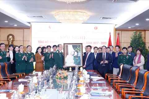 Lễ ký kết hợp tác giữa Bộ Tài nguyên và Môi trường cùng với Trung ương Hội Cựu chiến binh Việt Nam. (Ảnh: PV/Vietnam+)