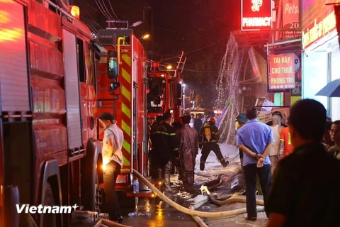 Vụ cháy lớn tại Định Công Hạ (quận Hoàng Mai, thành phố Hà Nội) xảy ra vào chiều 16/6/2024. (Ảnh: Hoài Nam/Vietnam+)