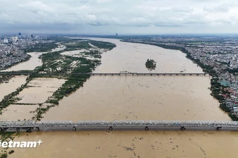 Mực nước trên sông Hồng tại Hà Nội tại thời điểm 7 giờ ngày 12/9, đang dừng lại ở mức 11,20m. (Ảnh: Hoài Nam/Vietnam+)