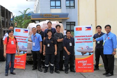 VietjetAir chở người Việt ở Philippines về nước sau bão