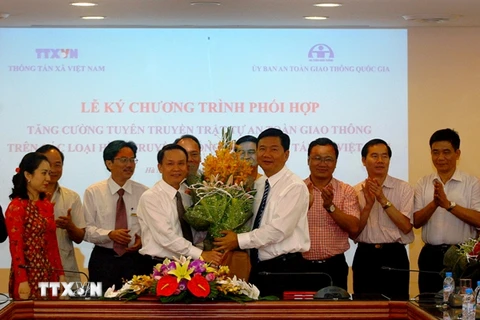 TTXVN ký kết hợp tác với Ủy ban An toàn giao thông Quốc gia