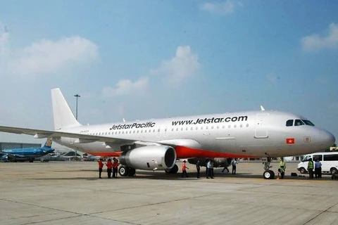 Lịch bay của Jetstar xáo trộn vì bị chim va vào máy bay 