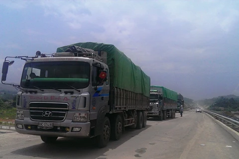 Báo động về nạn “bảo kê” xe quá tải ở cao tốc Nội Bài-Lào Cai