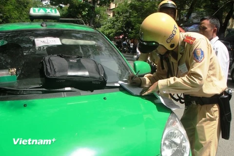 Hà Nội: Mở đợt cao điểm xử lý vi phạm xe khách, taxi 