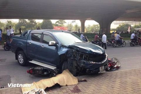 Hà Nội: Ôtô mất lái làm một người đi xe máy tử vong 