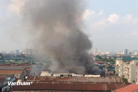 [Photo] Hiện trường vụ cháy lớn nhiều xưởng trong Công ty Lâm sản 
