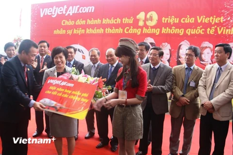 Vietjet đón hành khách thứ 10 triệu ở cảng hàng không Vinh 
