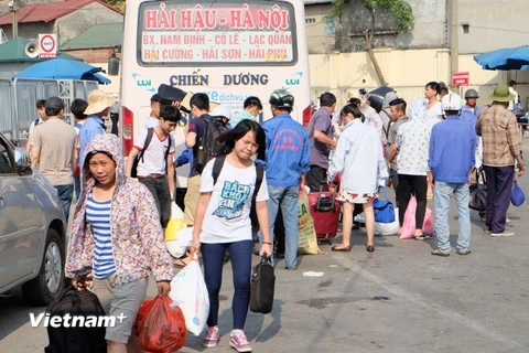 Người ngoại tỉnh đổ xô về Hà Nội sau đợt nghỉ lễ dài ngày