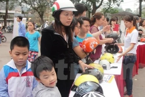 Không đội mũ bảo hiểm cho trẻ em: Vẫn vướng và khó xử lý!