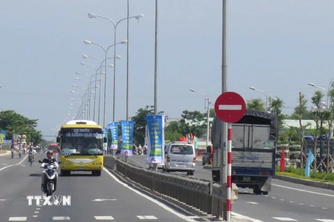 Dự án mở rộng quốc lộ 1, đoạn km 987-km 1027 qua tỉnh Quảng Nam được đưa vào khai thác. (Ảnh: Đoàn Hữu Trung/TTXVN)