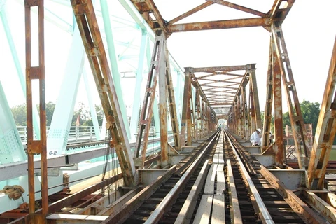 Cầu đường sắt sông Vê mới nâng tốc độ, tải trọng đoàn tàu trên toàn tuyến đường sắt Bắc-Nam. (Ảnh: Ban Quản lý dự án đường sắt cung cấp) 