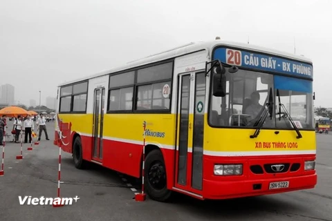 Lái xe của Xí nghiệp Bus Thăng Long tham dự cuộc thi. (Ảnh: Việt Hùng/Vietnam+)