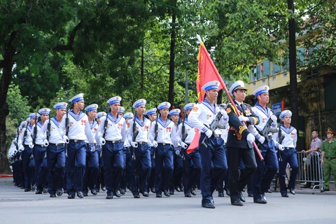 Khối hải quân diễu binh, diễu hành qua các tuyến phố Hà Nội. (Ảnh: Minh Sơn/Vietnam+)