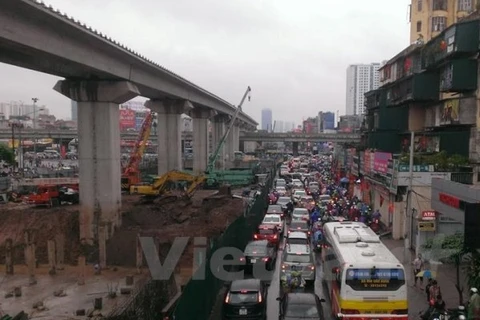 Ùn tắc giao thông trên trục đường Nguyễn Trãi-Hà Đông. (Ảnh: Phạm Mai/Vietnam+)