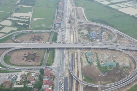 Toàn cảnh nút giao giữa cầu Thanh Trì với Quốc lộ 5 nhìn từ trên cao. (Ảnh: Cienco 4 cung cấp)