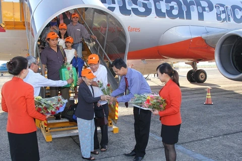 Hành khách đi lại trên đường bay mới Chu Lai-Buôn Ma Thuột. (Ảnh: Jetstar cung cấp)