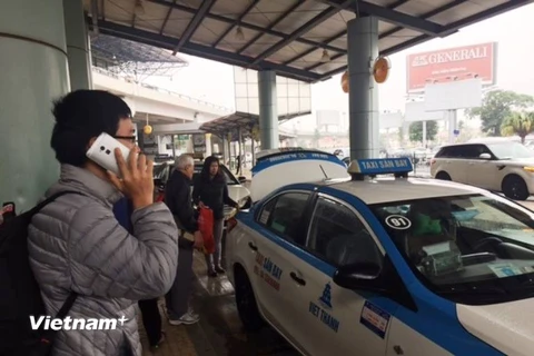 Hành khách nên sử dụng các hãng taxi có uy tín đang khai thác tại Nội Bài. (Ảnh: PV/Vietnam+)