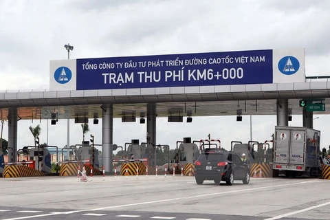 Trạm thu phí đầu tuyến của đường cao tốc Nội Bài-Lào Cai. (Ảnh: Huy Hùng/TTXVN)