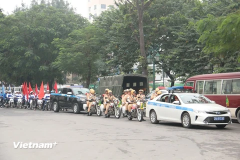 Ra quân Năm an toàn giao thông 2016. (Ảnh: Việt Hùng/Vietnam+)