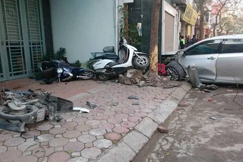 Hiện trường vụ tai nạn khiến 3 người chết tại đường Ái Mộ, Bồ Đề, Long Biên, Hà Nội. (Ảnh: Cộng tác viên)