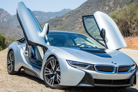 Hành khách sẽ được chiêm ngưỡng sự xuất hiện của siêu phẩm BMW i8 tại triển lãm BMW World Vietnam 2016. (Nguồn anh: www.digitaltrends.com)