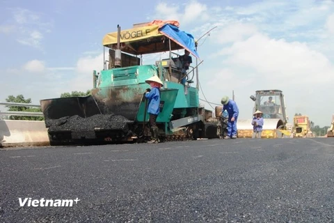 Tiền thu được từ Quỹ bảo trì đường bộ sẽ giúp sửa chữa hàng loạt tuyến Quốc lộ. (Ảnh: Việt Hùng/Vietnam+)