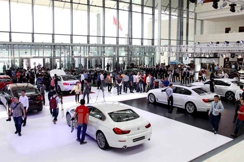 Triển lãm BMW thu hút sự đông đảo của khách hàng đến tham quan. (Ảnh: Doãn Đức/Vietnam+)