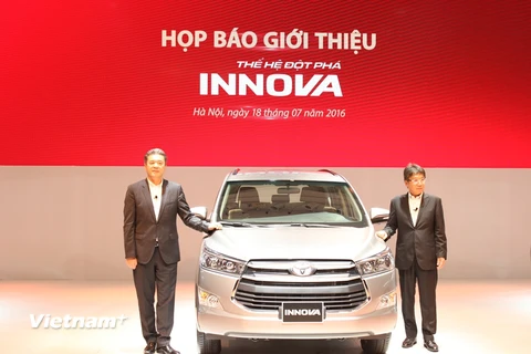 Mẫu xe Toyota Innova hoàn toàn mới-thế hệ đột phá 2016 vừa chào hàng Việt Nam. (Ảnh: Doãn Đức/Vietnam+)